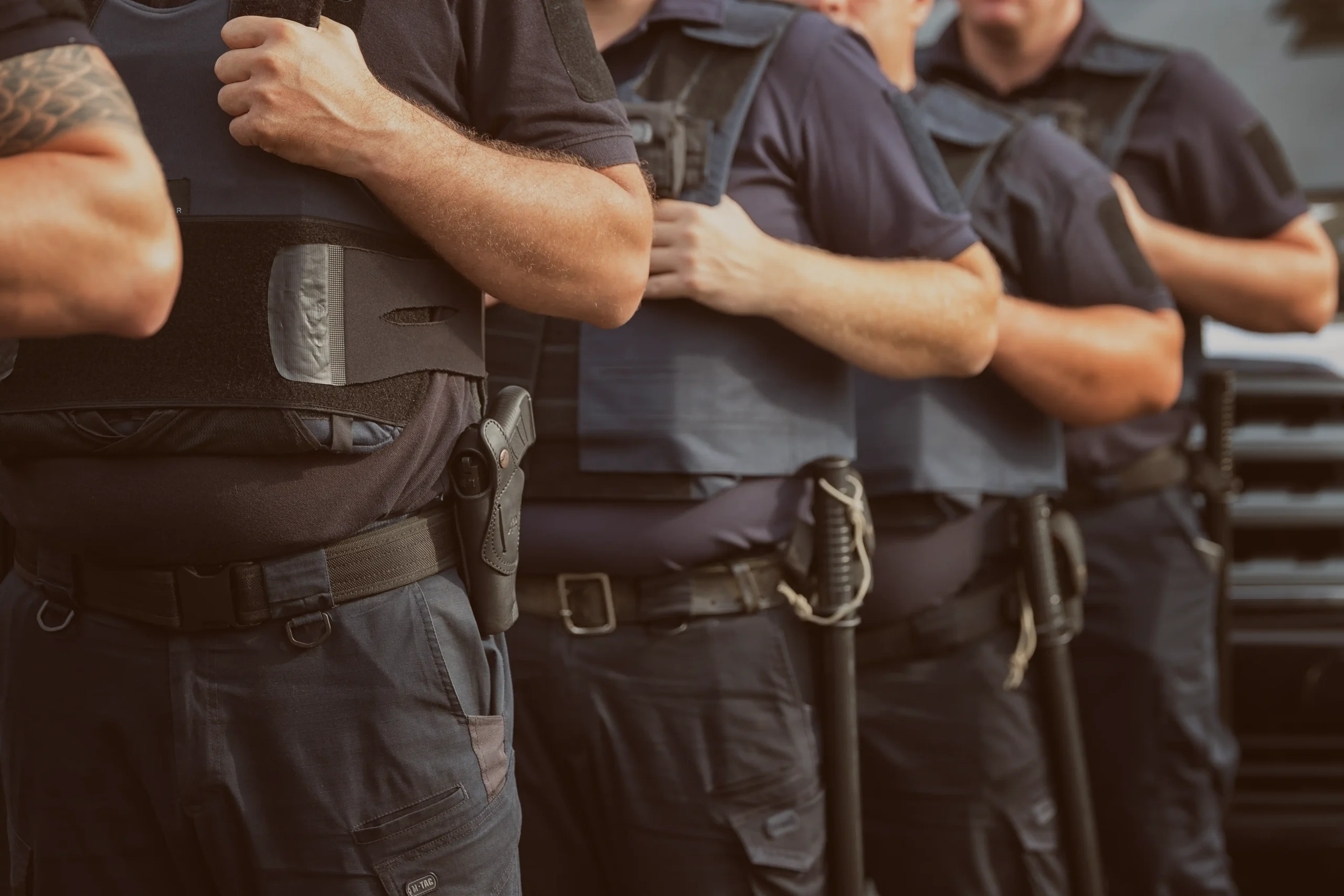 Imagem de fundo 1 - Soldados com Equipamentos de Segurança